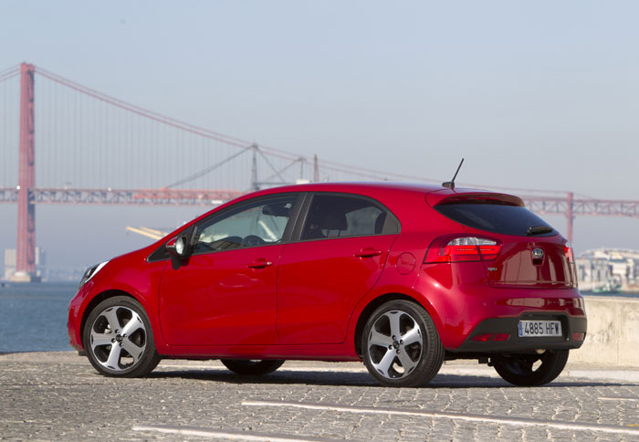 Μοντέρνο σε σχεδίαση, το Kia Rio ακολουθεί τη σχεδιαστική γλώσσα της φίρμας.