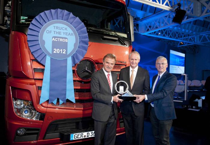Η βράβευση του νέου Actros ως «Truck of the Year» για το 2012, είναι η 8η επιτυχία της Mercedes-Benz στον θεσμό. 