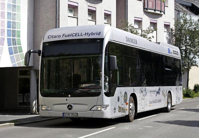 Νέο υβριδικό λεωφορείο από Mercedes-Benz