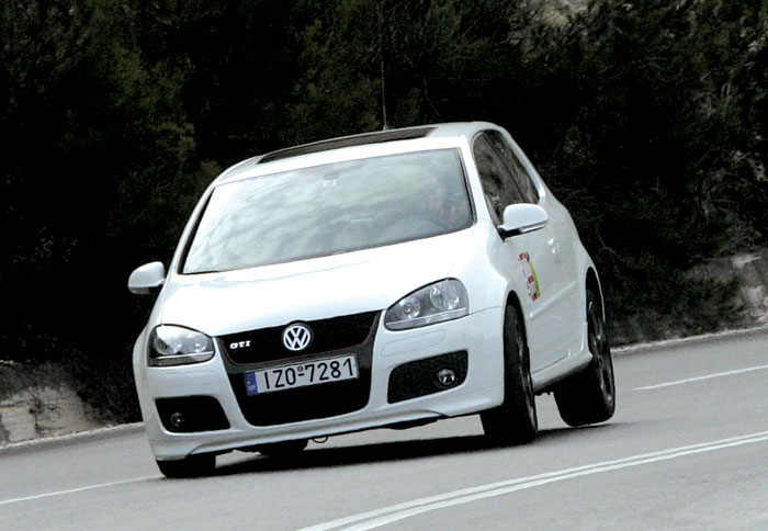 H VW έχει το GTI και η Opel το ΟPC. Τη χρειαζόμαστε την «εξωτική» έκδοση στο μοντέλο που θα αγοράσουμε;  