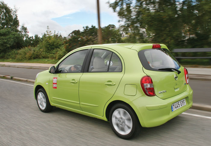 Η εμφάνιση του νέου Nissan Micra είναι σαφέστατα πιο ήπια σε σχέση με αυτή του τωρινού μοντέλου, προσδίδοντας πάντως περισσότερη κομψότητα