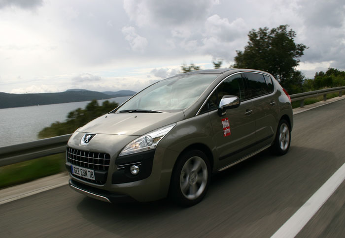 Peugeot 3008 vs Renault Scenic vs VW Touran.