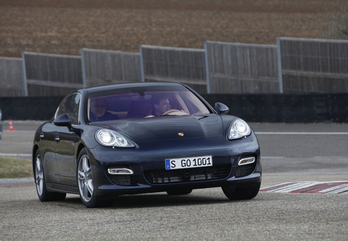 Πρώτη επαφή με τη Panamera