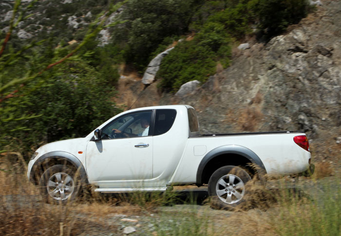 Στην   κρiση... μόνο Mitsubishi_L200