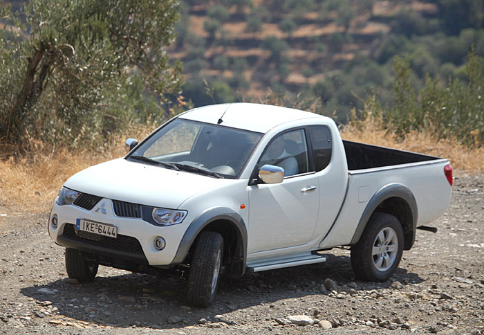 Στην   κρiση... μόνο Mitsubishi_L200