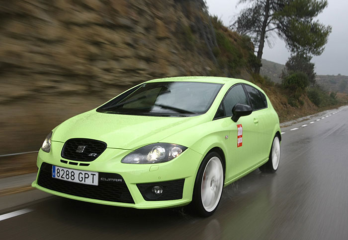 To Mazda 3 MPS απέναντι στο Seat Leon Cupra R 