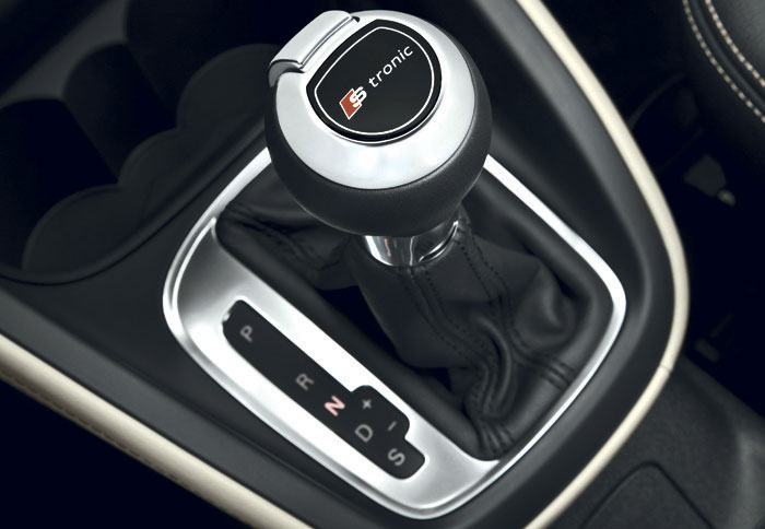 To κιβώτιο S-tronic συνδυάζει πρακτικότητα με επιδόσεις, αλλά και πολύ χαμηλή κατανάλωση 