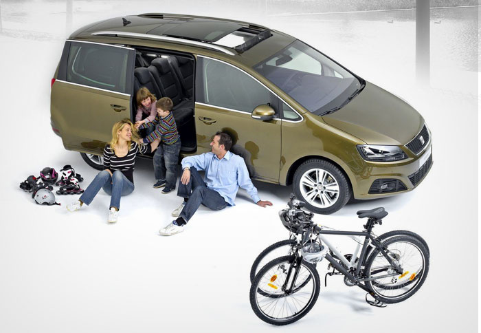 Οι συρόμενες πίσω πόρτες ενισχύουν κατά πολύ το επίπεδο πρακτικότητας του Alhambra, ενώ επιπλέον εξοπλισμό αποτελεί η ηλεκτρική τους λειτουργία 