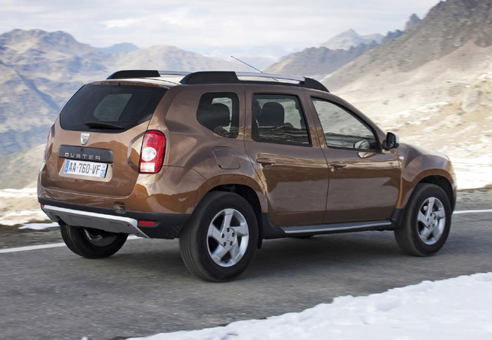 Το Duster Duster αποτελεί το 6ο μοντέλο της Dacia (μαζί με τα ελαφρά επαγγελματικά) και βασίζεται στο δάπεδο του Logan    