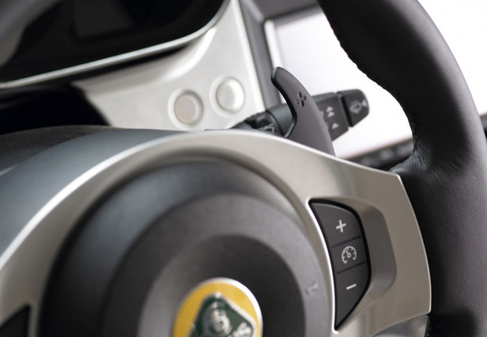 Για τις κανονικές εκδόσεις θα διατίθεται και αυτόματο κιβώτιο με paddles πίσω από το τιμόνι