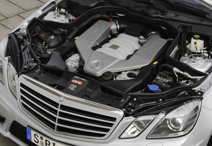 Ο θηριώδης V8 των 518 ίππων εξασφαλίζει 0-100 χ.α.ω. σε 4,5 δλ. 