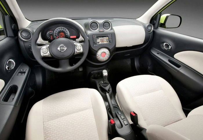 Εσωτερικά το νέο Micra δεν θυμίζει τον προκάτοχο, ενώ ο νεανικός χαρακτήρας παραμένει. Ανάλογα με την αγορά που θα διατίθεται θα υπάρχει το σύστημα ψυ