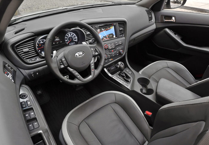 Εσωτερικά η νέα γενιά διαθέτει πολύ σύγχρονο και ποιοτικό διάκοσμο 