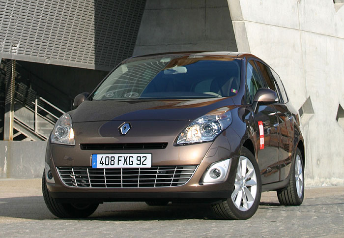 Το νέο 5008 vs Grand Scenic και Zafira 