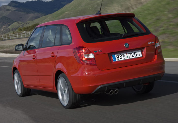 Η έκδοση Fabia RS διατίθεται τόσο σε χάτσμπακ όσο και στο station wagon αμάξωμα 
