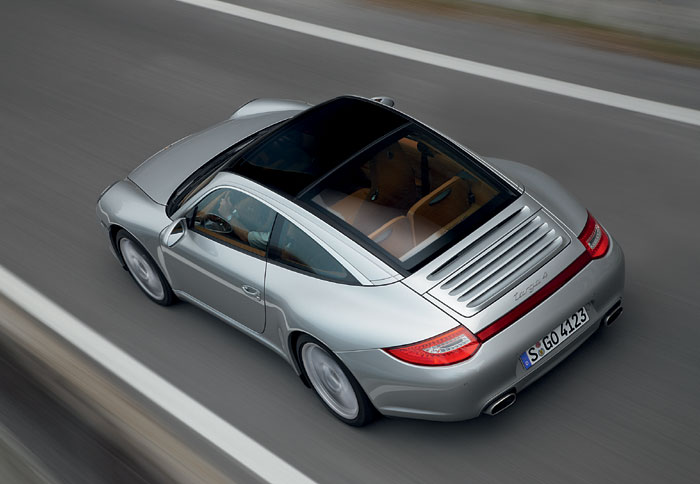 Το γυάλινο πάνελ παραμένει και στην τελευταία εκδοχή της Porsche 911 Targa. Στην προσεχή έκθεση της Φρανκφούρτης θα δούμε την επόμενη γενιά του γερμαν