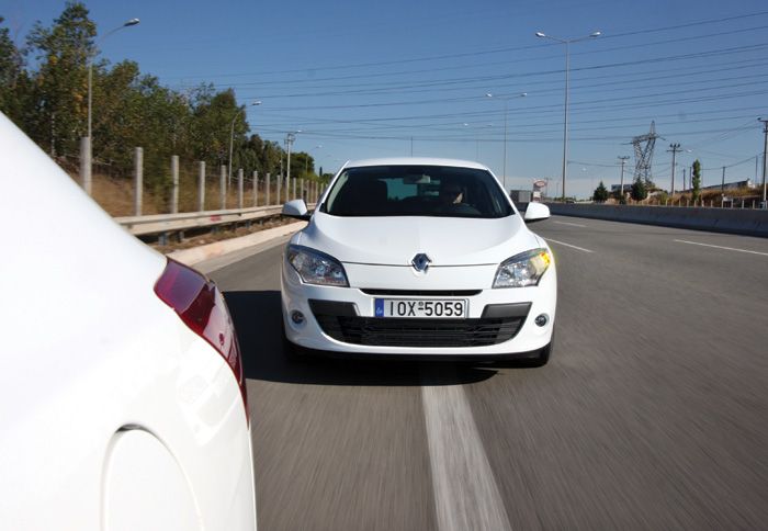H προσπέραση πρέπει φυσικά πάντα να γίνεται με ασφάλεια και όπου το επιτρέπει η σχετική διαγράμμιση. 