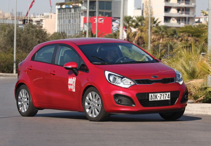 Χωρίς κλίσεις και πλεύσεις στις στροφές, το Kia Rio δείχνει
από ώριμο και συγκροτημένο, έως και συμμετοχικό στην οδήγηση.