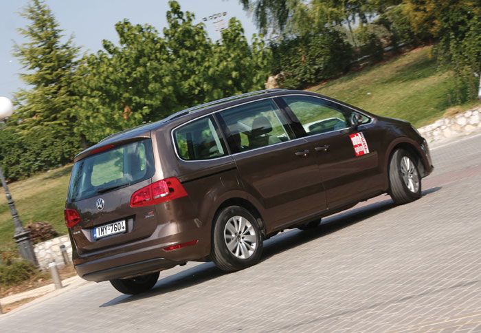 Το νέο Sharan είναι σε θέση να 
καλύψει με πολύ άνεση και οικονομικά μακρινές αποστάσεις, προσφέροντας παράλληλα υψηλό αίσθημα ασφάλειας.