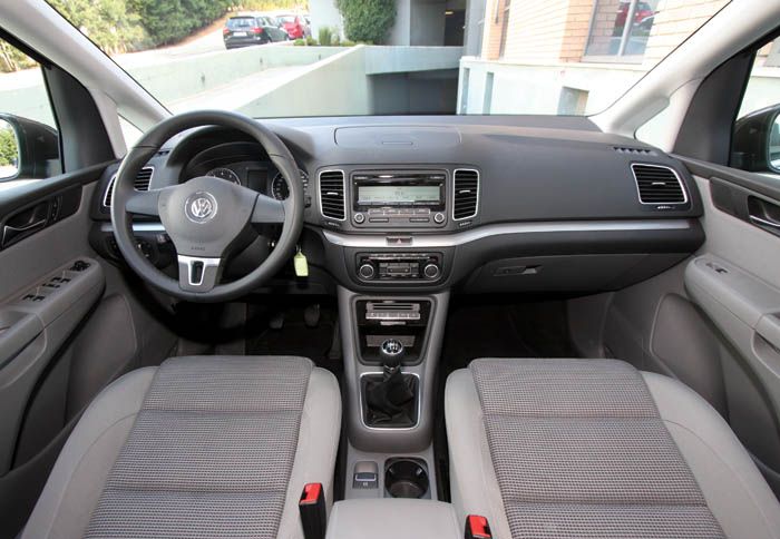 Το εσωτερικό του νέου Sharan κερδίζει τις εντυπώσεις με την άρτια ποιότητά του. 