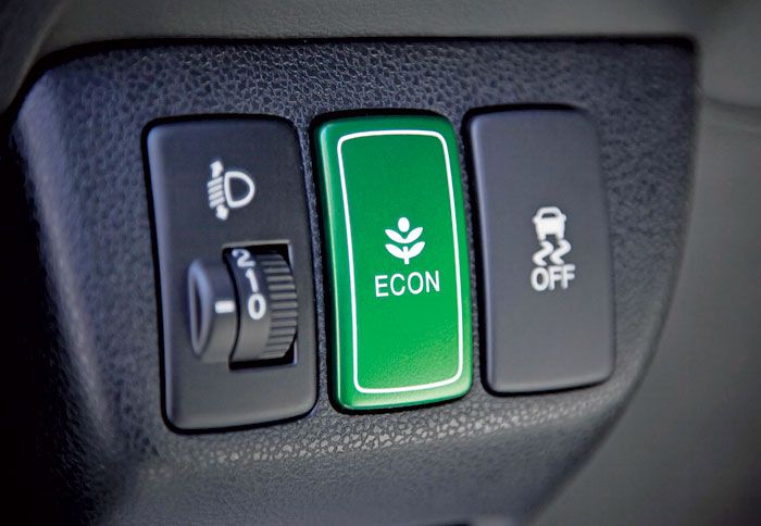 Στο ECON, το Honda Jazz Hybrid καταναλώνει ακόμα λιγότερο. 
