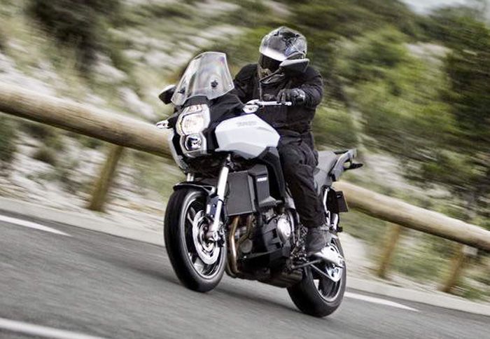 H Kawasaki παρουσίασε το νέο Versys 1000, ένα adventurer με το βλέμμα στραμμένο στα ταξίδια.
