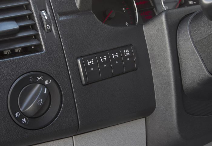 Το σύστημα 4κίνησης περιλαμβάνει υποπολλαπλασιασμό των σχέσεων καθώς και έως τρία διαφορικά που κλειδώνουν. 