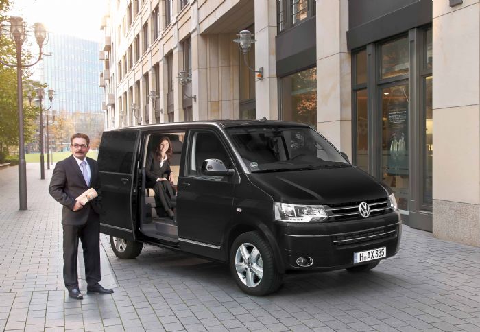 Το νέο VW Multivan Business αποτελεί ουσιαστικά μια κινητή... αίθουσα συνεδριάσεων και προσφέρει ένα κορυφαίο επίπεδο άνεσης και ασφάλειας.