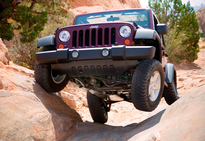 Στο Bazaar της Chryslet Jeep Dodge Hellaς μπορείτε να βρείτε μoντέλα όπως το Wrangler σε πολύ προσιτές τιμές  