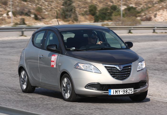 Mε τα γνωστά χαρακτηριστικά μιας Lancia, η Ypsilon διαθέτει αρκετά ενδιαφέρουσα εμφάνιση και έντονο χαρακτήρα.