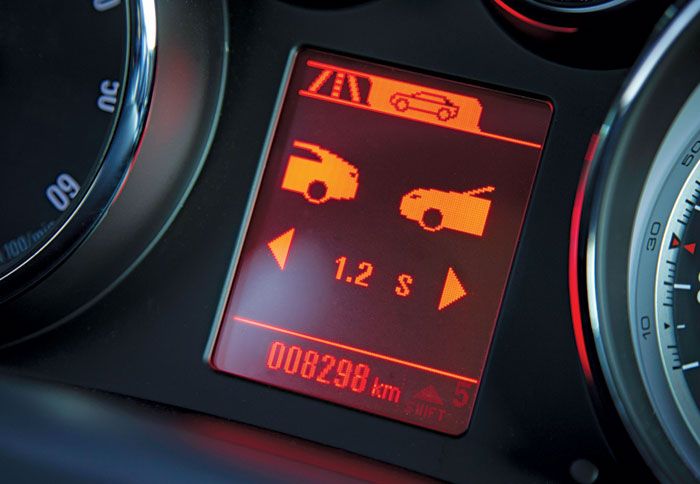 Το Adaptive Cruise Control διατίθεται για πρώτη φορά με μικρομεσαίο πολυχρηστικό όχημα.
