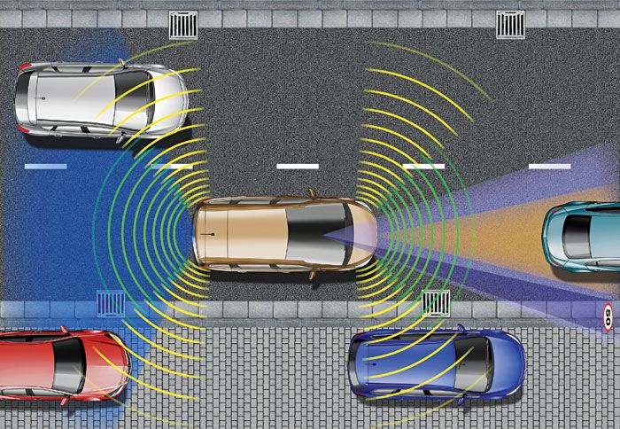 Το Advanced Park Assist χρησιμοποιεί αισθητήρες υπερήχων και καθοδηγεί τον οδηγό με ασφάλεια σε κατάλληλο χώρο στάθμευσης.