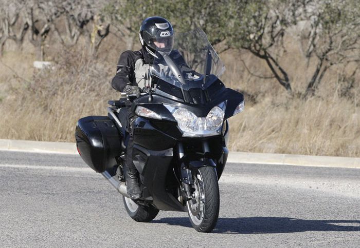 Οι φωτογράφοι εντόπισαν σε στάδιο δοκιμών και το ολοκαίνουργιο sport touring της Triumph.
