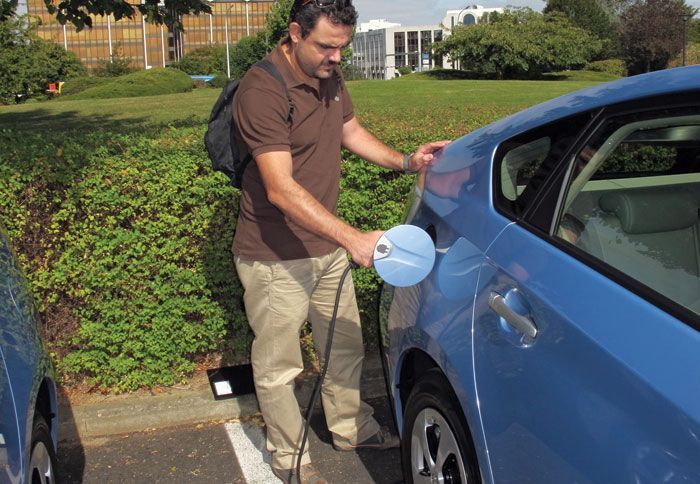 Που μπορεί να φορτιστεί ένα ηλεκτρικό αυτοκίνητο στην Αθήνα ή στη Θεσσαλονίκη;