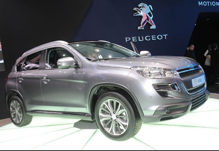 Φινετσάτο και ιδιαίτερο το Peugeot 4008 που πραγματοποίησε το ντεμπούτο του στη Γενεύη. 