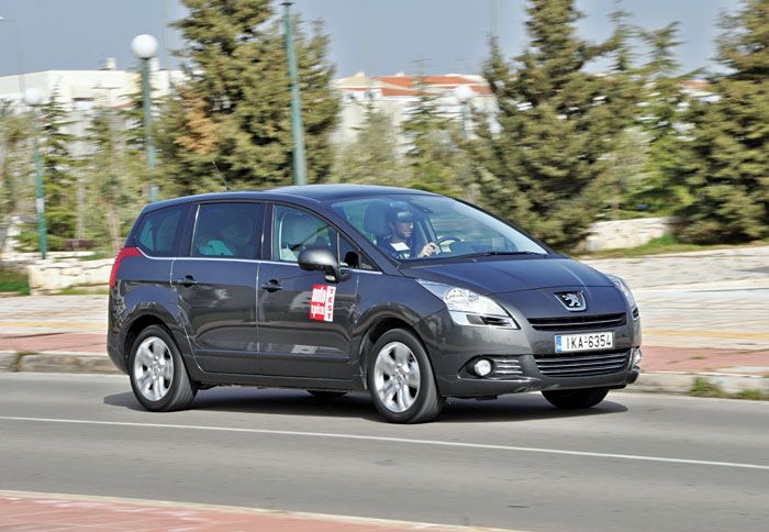 To 5008 κινείται με χαρακτηριστική ασφάλεια σε όλες τις συνθήκες.