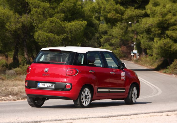 Παρά τη μαλακή ανάρτηση, το 500L διατηρεί την τροχιά του στις στροφές και είναι εξίσου σταθερό όσο και στον αυτοκινητόδρομο.