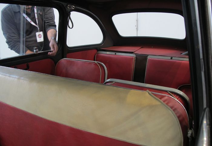 Στο Fiat 600 Multipla κάθονταν 6 επιβάτες, ενώ ο οδηγός είχε την κολόνα του τιμονιού ανάμεσα στα πόδια του, αφού εμπρός ήταν επίπεδο. 
