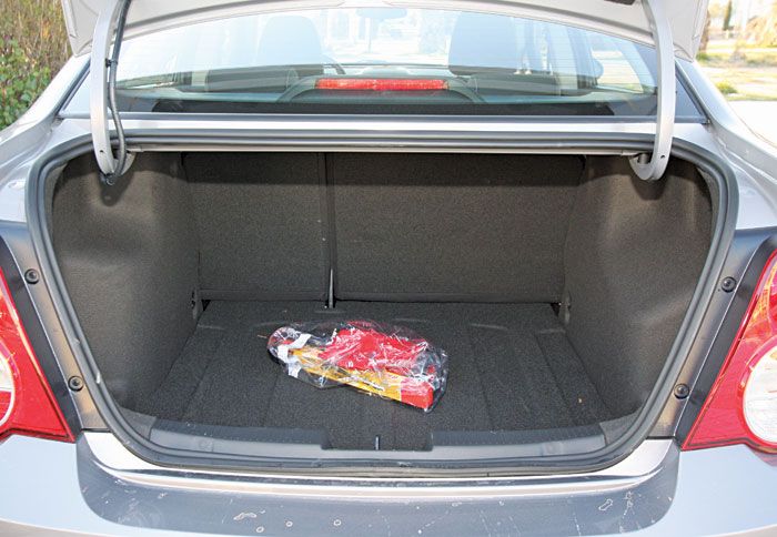 Ο χώρος αποσκευών είναι το σήμα κατατεθέν του μοντέλου με 502 ωφέλιμα λίτρα χωρητικότητας και χρηστική σχεδίαση. 