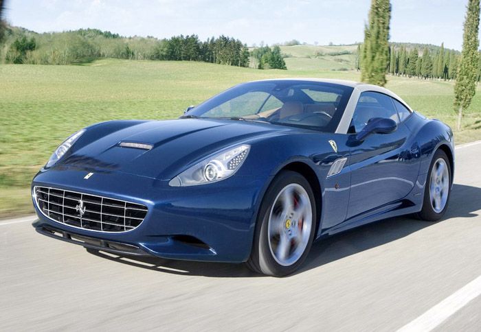 Η νέα Ferrari California των 490 ίππων επιταχύνει από στάση στα 100 χλμ./ώρα σε 3,8 δλ. 