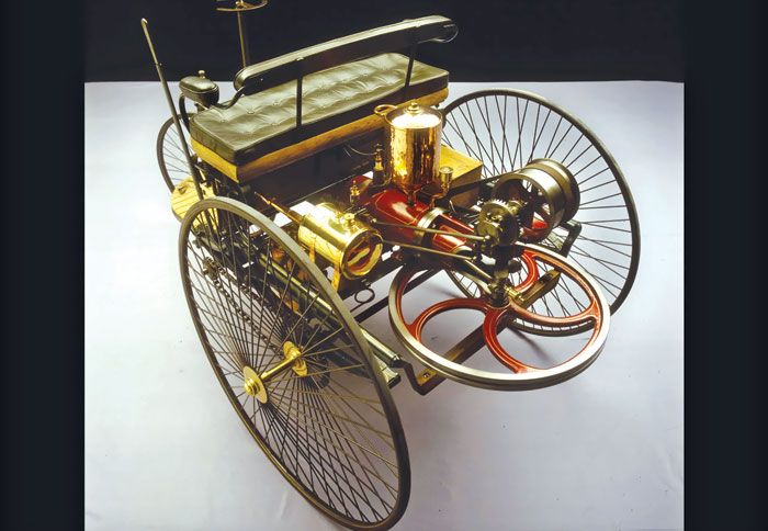 Το μονοκύλινδρο μοντέλο του Karl Benz του 1886, θεωρείται το πρώτο επιβατικό όχημα. 