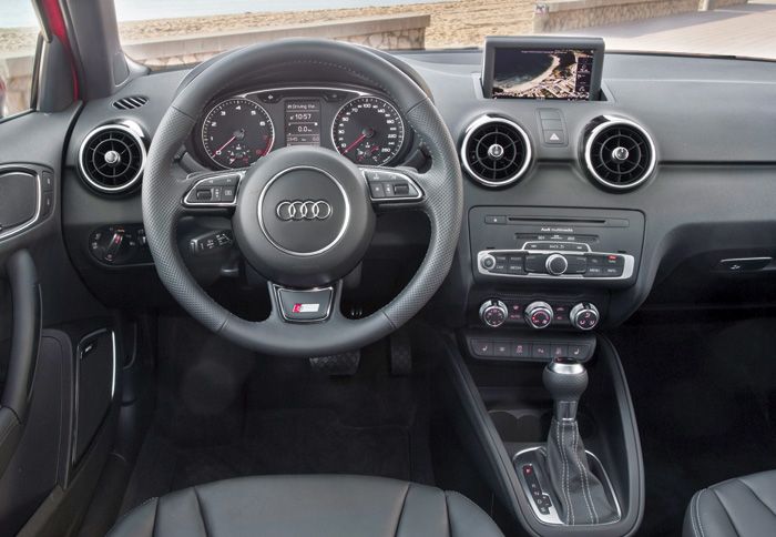 ¶κρως ποιοτικό είναι το εσωτερικό και με πολλές επιλογές εξατομίκευσης.