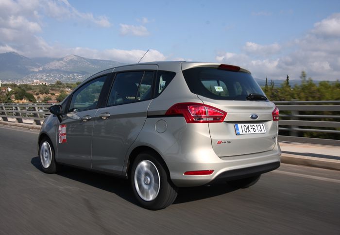 Το Β-ΜΑΧ «πατάει» στα γνωστά πρότυπα της Ford, χρησιμοποιώντας την παγκόσμια πλατφόρμα Β του ομίλου.