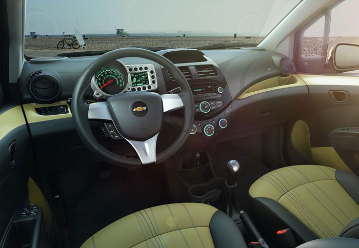 Το εσωτερικό του δείχνει πιο νεανικό, ενώ έχει κερδίσει και σε αποθηκευτικούς χώρους.