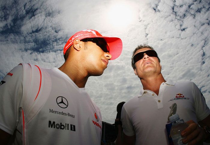 O David Coulthard και ο Damon Hill συμφωνούν με τη μετακίνηση του Lewis Hamilton στη Mercedes.