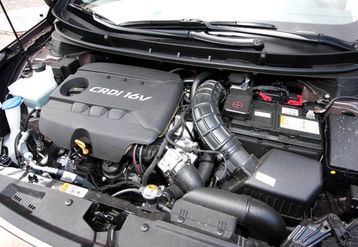 Ο πετρελαιοκινητήρας δουλεύει πολιτισμένα, προσφέρει καλές ρεπρίζ, ενώ η κατανάλωση και οι ρύποι του υπόσχονται χαμηλά πάγια έξοδα. 