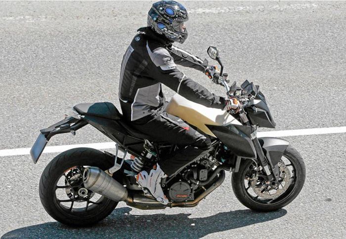 Μια κατασκοπική φωτογραφία μας δίνει την πρώτη γεύση του KTM 1190 Super Duke.