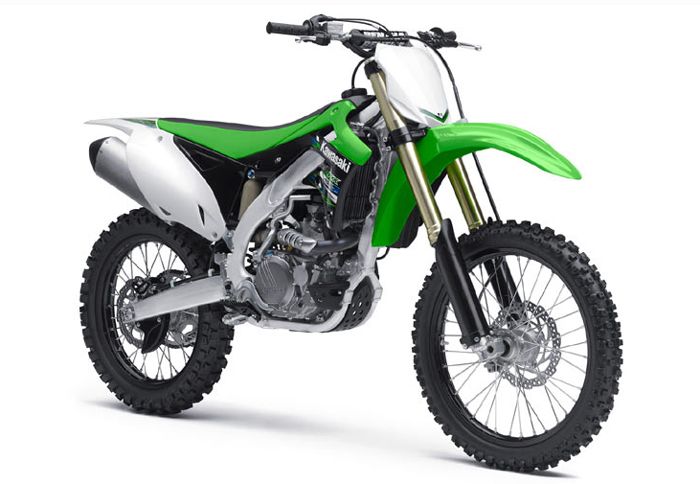 Το KX450F διαθέτει νέο πιρούνι αέρα, βελτιωμένο κινητήρα, επανασχεδιασμένο πλαίσιο και κοστούμι. 