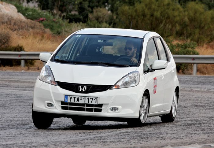 Το Honda Jazz που αναβαθμίστηκε πρόσφατα έγινε πιο σύγχρονο αισθητικά, περισσότερο άνετο και πιο οικονομικό.	