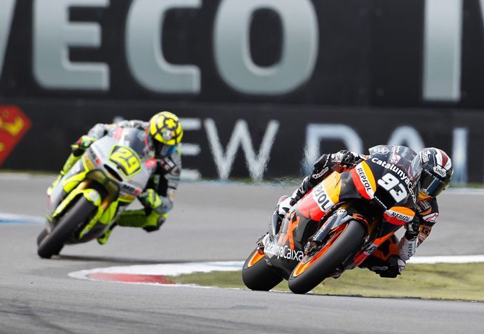 Μάχη Iannone με Marquez έβγαλε ο αγώνας της Moto2, όπου έπεσαν άδοξα, από δικά τους λάθη Espargaro και Luthi.
